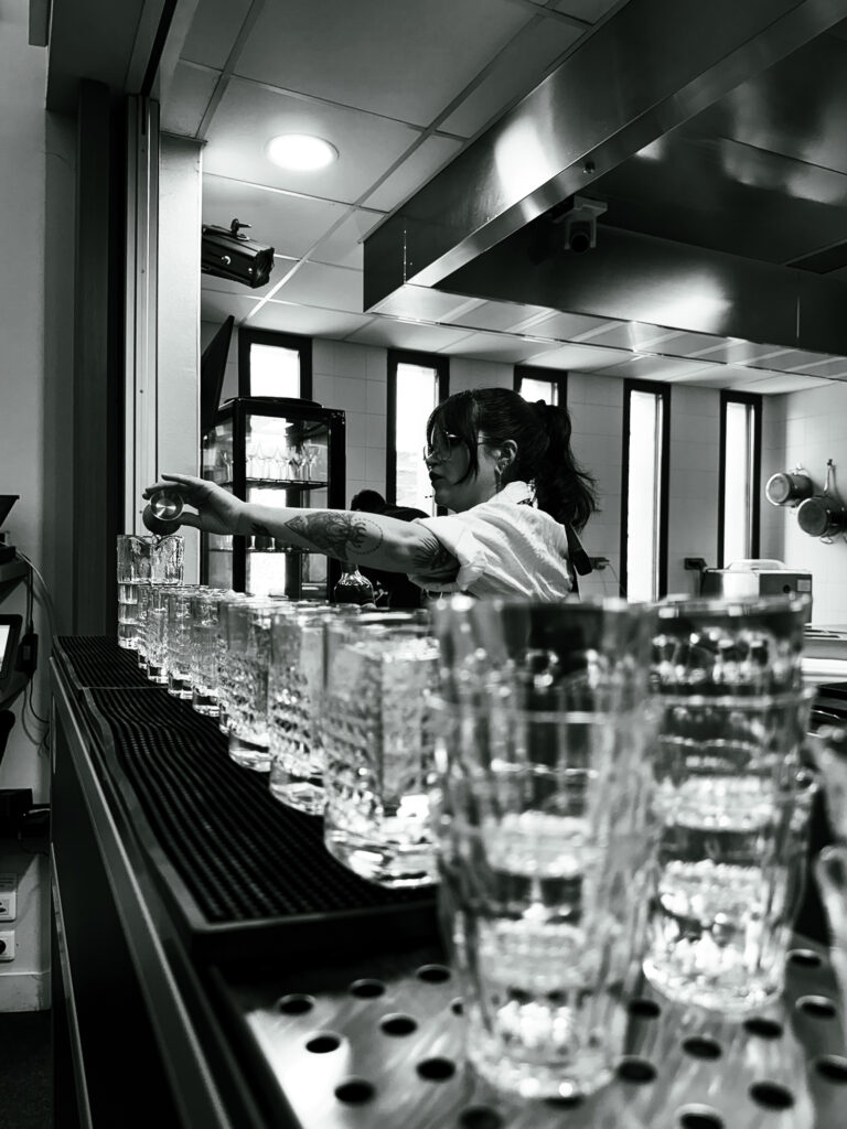 EVENT_MIXOLOGY_CONCOURS_FINALE_CANDIDAT_GWENNAELLE_CKTL_2604_AMB_©maison Darroze